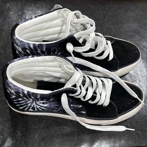 Mudd poppy tie dye black and white high top sneakers.